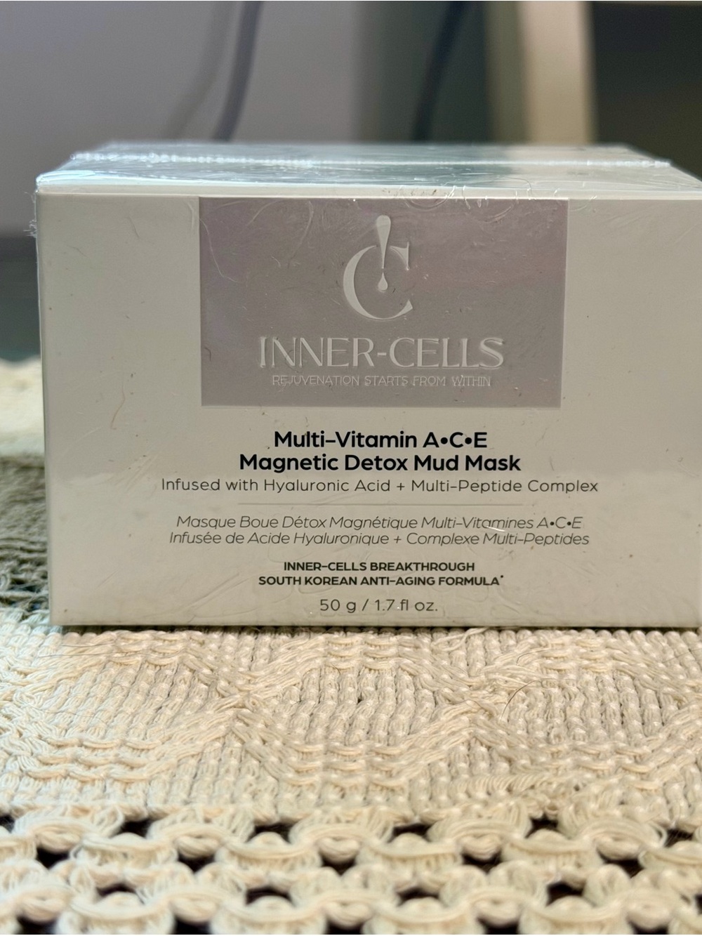 Multi-Vitamin A·C·E Magnetic Detox Mud Mask — White